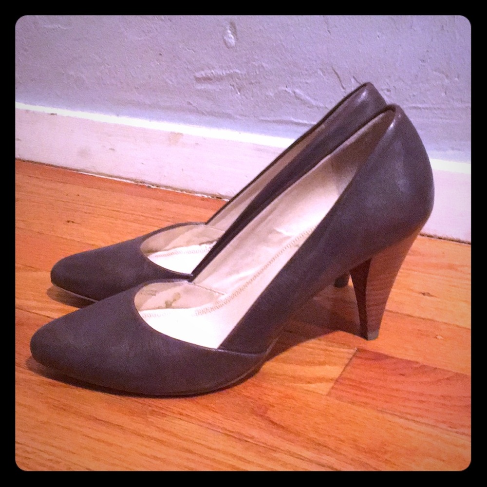 Gray heels super cute
